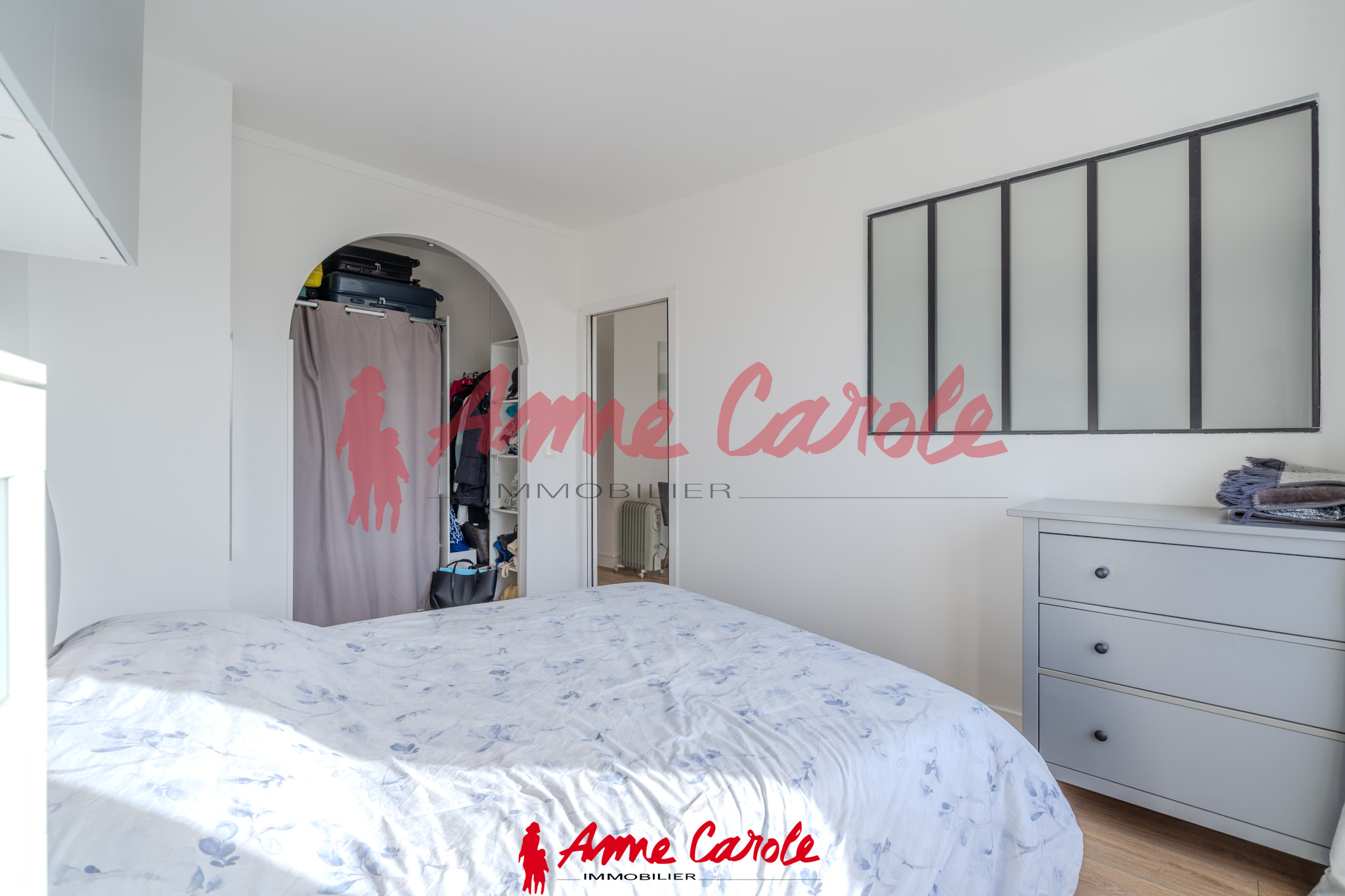 APPARTEMENT 4 PIECES 3 CAHMBRES AVEC CAVE ET PARKING