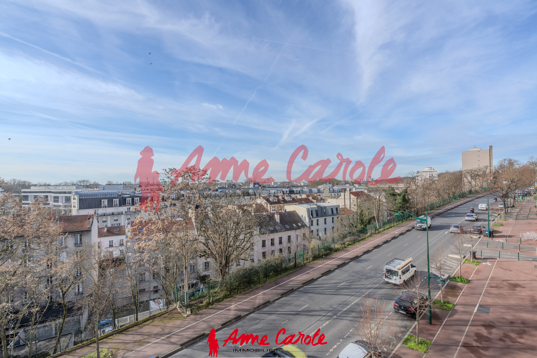APPARTEMENT 4 PIECES 3 CAHMBRES AVEC CAVE ET PARKING